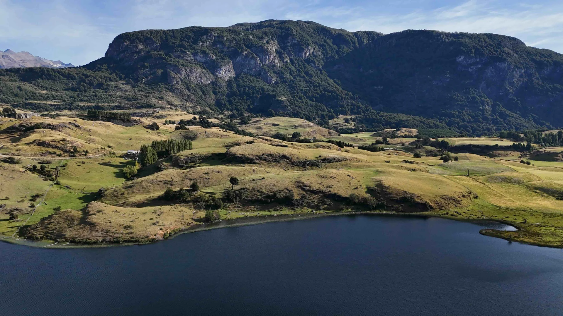 Vista del Laguna Mercedes y las montañas